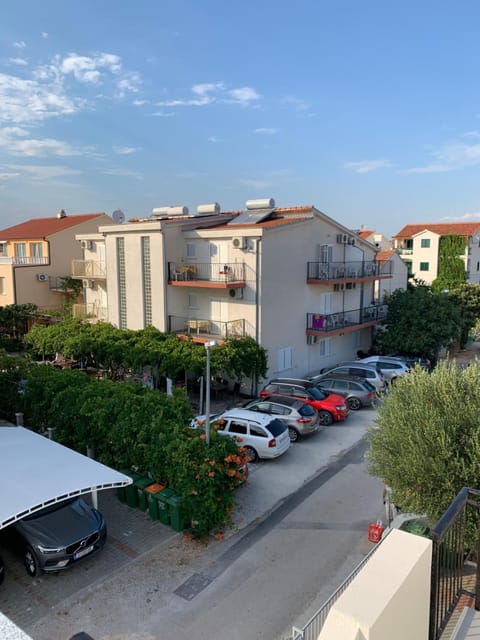 Property building, Street view, Location, Parking