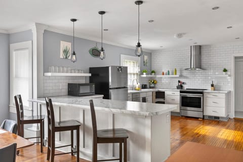 Beautiful Tarrant Home-Minutes to Airport and Downtown House in Birmingham