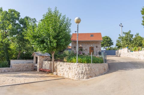 Property building, Area and facilities
