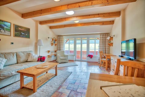 TV and multimedia, View (from property/room), Living room, Photo of the whole room, Seating area