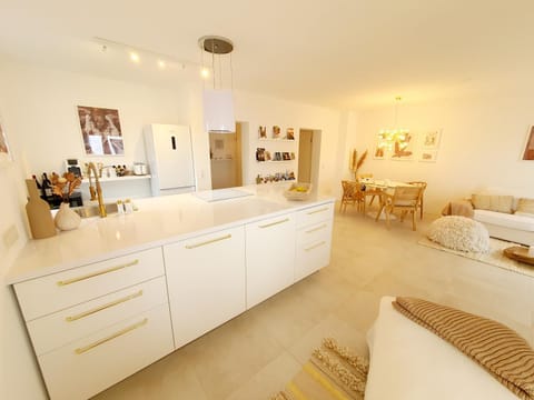 Kitchen or kitchenette, Living room, Photo of the whole room, Dining area