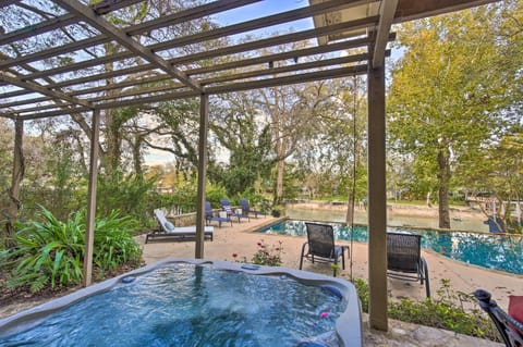 4-Season Boathouse, Hot Tub! Guadalupe River Oasis House in Seguin