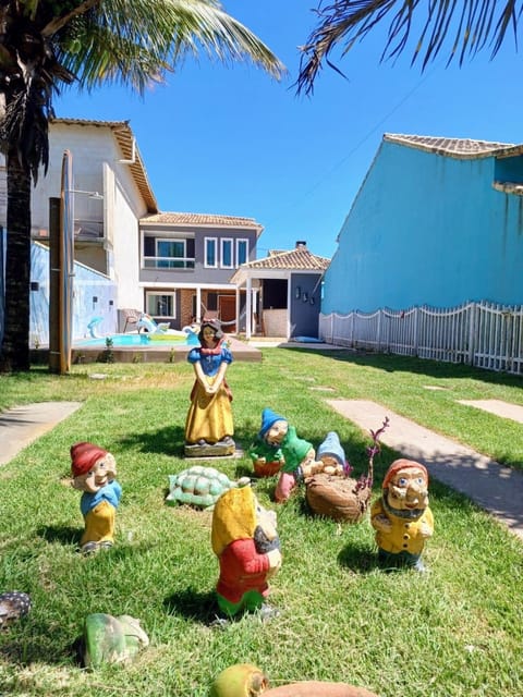 Casa com 3 suítes em Cabo Frio com piscina há poucos passos do Mar! House in Cabo Frio