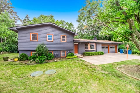 The Sunset House House in Grand Beach