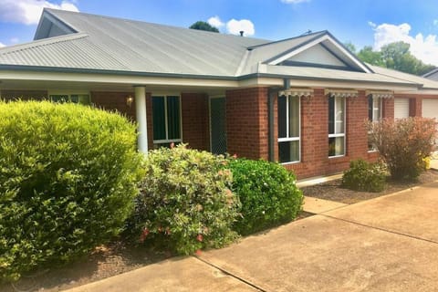 Property building, Facade/entrance, Garden