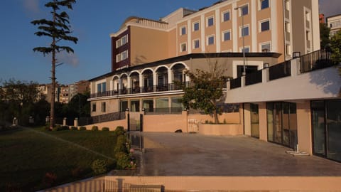 Property building, Neighbourhood