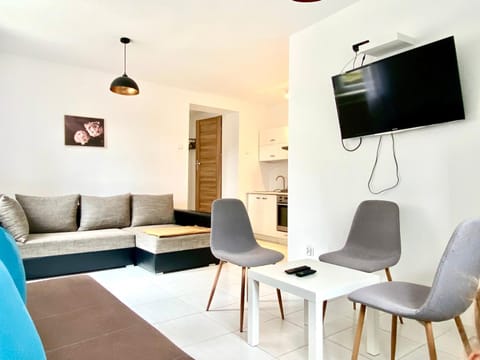 Communal lounge/ TV room, TV and multimedia, Living room, Seating area