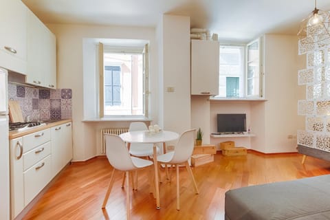Kitchen or kitchenette, Living room, Dining area