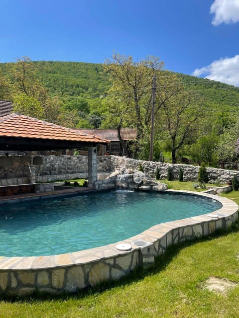 Swimming pool, internet