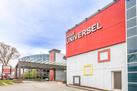 Property building, Restaurant/places to eat, Facade/entrance, Spring, Property logo or sign, Summer, Lobby or reception, Fitness centre/facilities, Banquet/Function facilities, Swimming pool