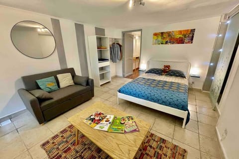 LE JAD Joli F2 proche Gare, Arènes avec terrasse privée Apartment in Nimes