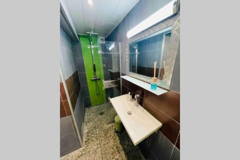 LE JAD Joli F2 proche Gare, Arènes avec terrasse privée Apartment in Nimes