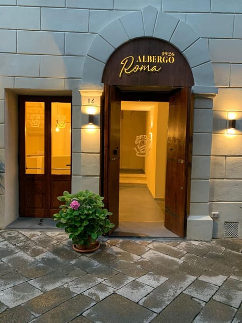 Facade/entrance