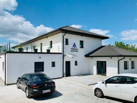 Property building, Facade/entrance