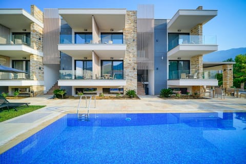 Property building, Day, Pool view, Swimming pool, sunbed