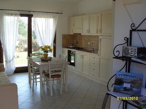 1CASADELFARO con Giardino a Pittulongu 600Metri dalla Spiaggia House in Pittulongu