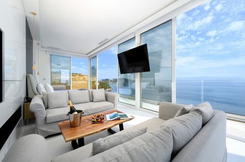 TV and multimedia, View (from property/room), Balcony/Terrace, Living room, Sea view