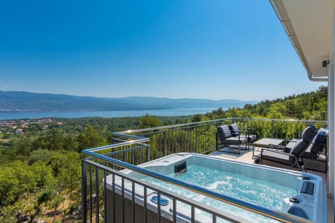 Hot Tub, Hot Tub