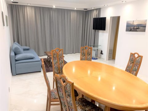 Living room, Food