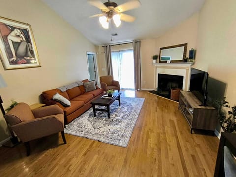 Aerie Oaks Cottage-5min to Lake, 20min to Columbia House in Lake Murray