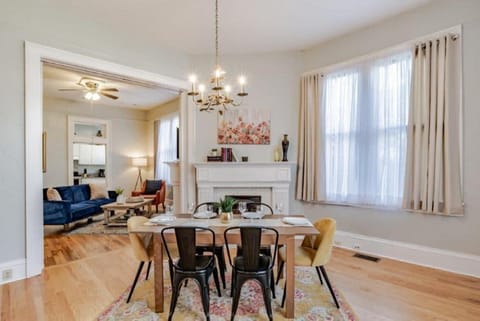 Dauphin District Darling #1-Downtown, Restaurants Apartment in Mobile