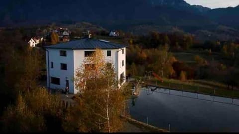Day, Natural landscape, View (from property/room), View (from property/room), Autumn, On site, City view, City view, Garden view, Lake view, Lake view, Landmark view, Mountain view, Mountain view