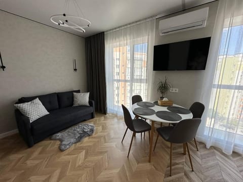 TV and multimedia, Seating area, Dining area, air conditioner