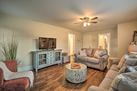 Idyllic Getaway with Deck about 4 Mi to Dtwn Athens House in Athens