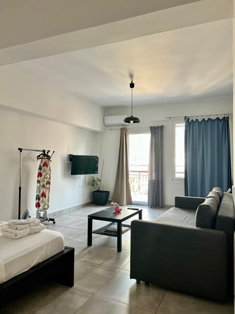 Ælis Suites in Psyrri - Rooftop Access & Acropolis View Apartment in Athens