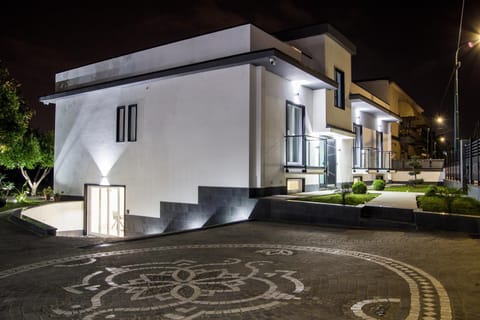 Property building, Facade/entrance, Night, Garden, Floor plan, Parking