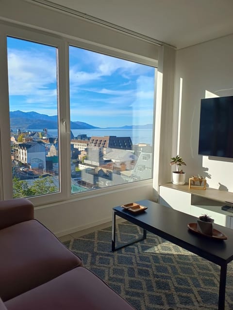 Natural landscape, TV and multimedia, View (from property/room), Living room, Seating area, Dining area, City view, Mountain view, Sea view