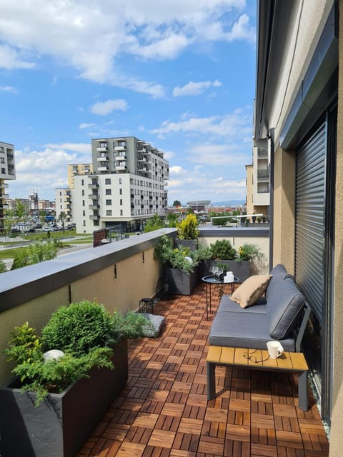 Patio, Balcony/Terrace, City view, Street view