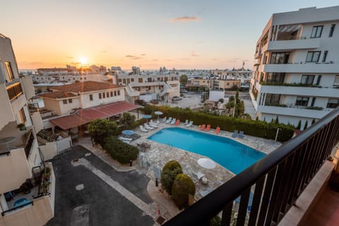 Balcony/Terrace, Pool view, Swimming pool