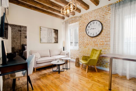 Bed, TV and multimedia, Living room, Seating area