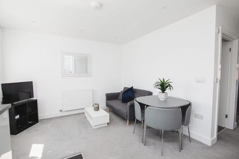 TV and multimedia, Living room, Seating area, Dining area