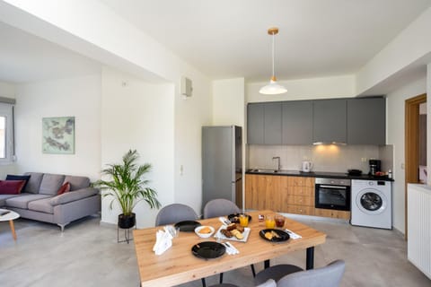 Kitchen or kitchenette, Dining area, Communal kitchen