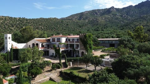 Property building, Natural landscape, Mountain view