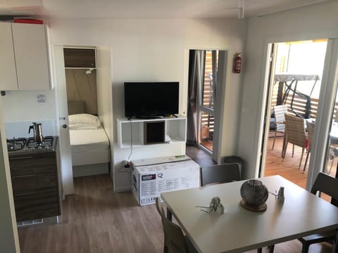 Communal lounge/ TV room, Living room, Dining area