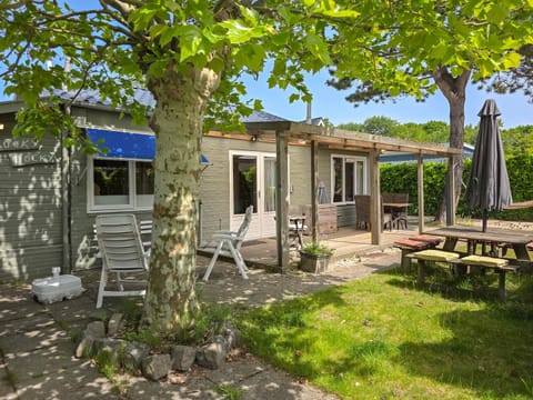Property building, Day, Garden, Dining area, Garden view