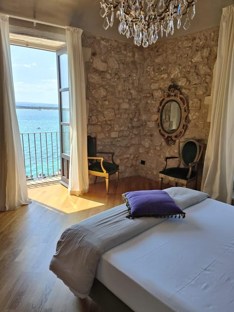 Photo of the whole room, Bedroom, Sea view