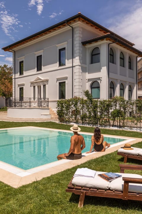 Garden, Swimming pool