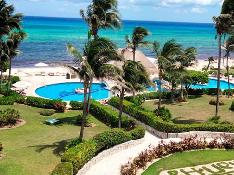 Property building, Beach, Swimming pool