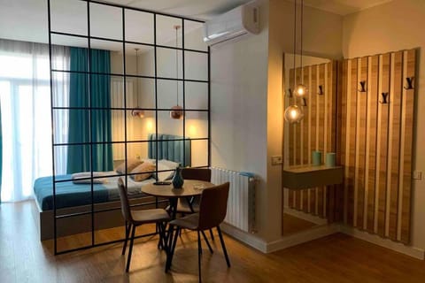 Facade/entrance, Bed, Dining area
