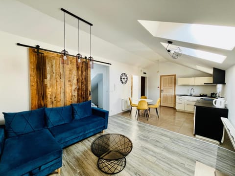 Seating area, pet friendly