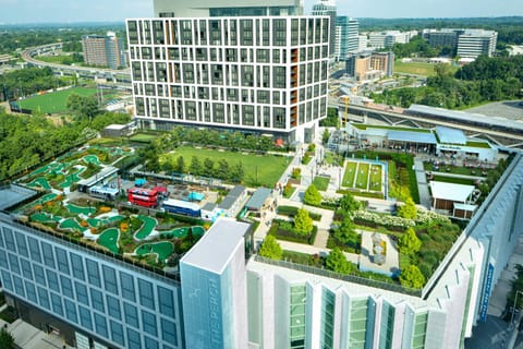 Property building, Restaurant/places to eat, Minigolf