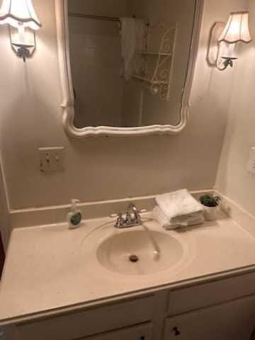 Forest Hills Fresh-Centrally Located, Pets, Wifi House in Montgomery