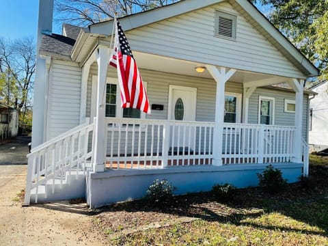 Large Renovated Cottage on East Lake Park House in Birmingham