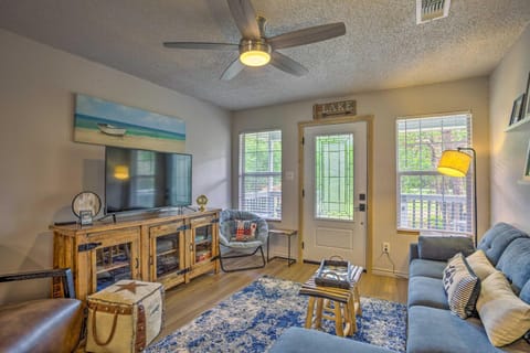 Pottsboro Home with Fire Pit Less Than 1 Mi to Lake Texoma! House in Lake Texoma