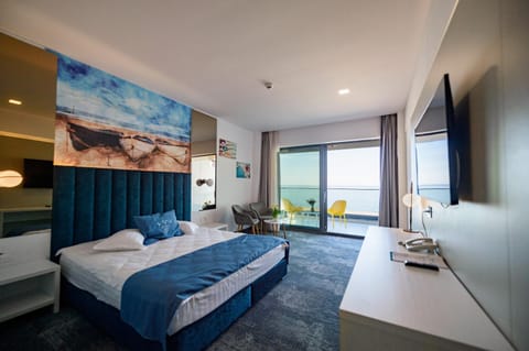 Photo of the whole room, Bedroom, Sea view