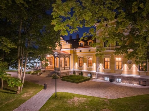 Property building, Spring, Garden, Garden view
